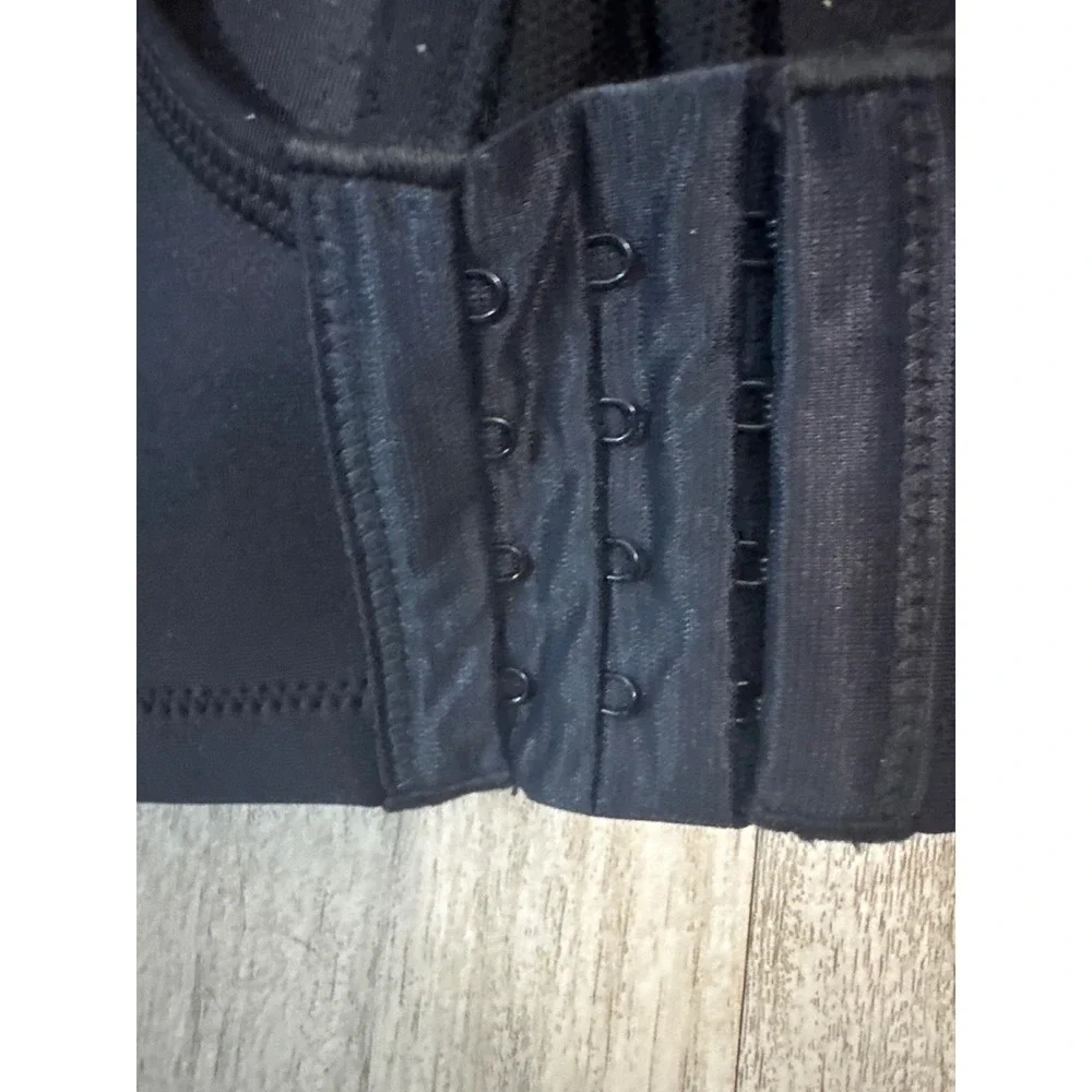Vanity Fair Lingerie Sport Medium Impact Wireless Bra Size 42D‎ NWT
